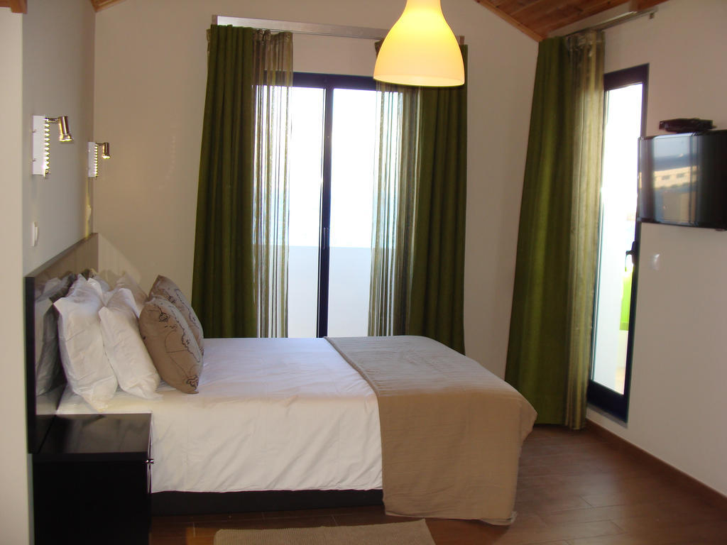 Apartamentos Kosmos Horta  Phòng bức ảnh